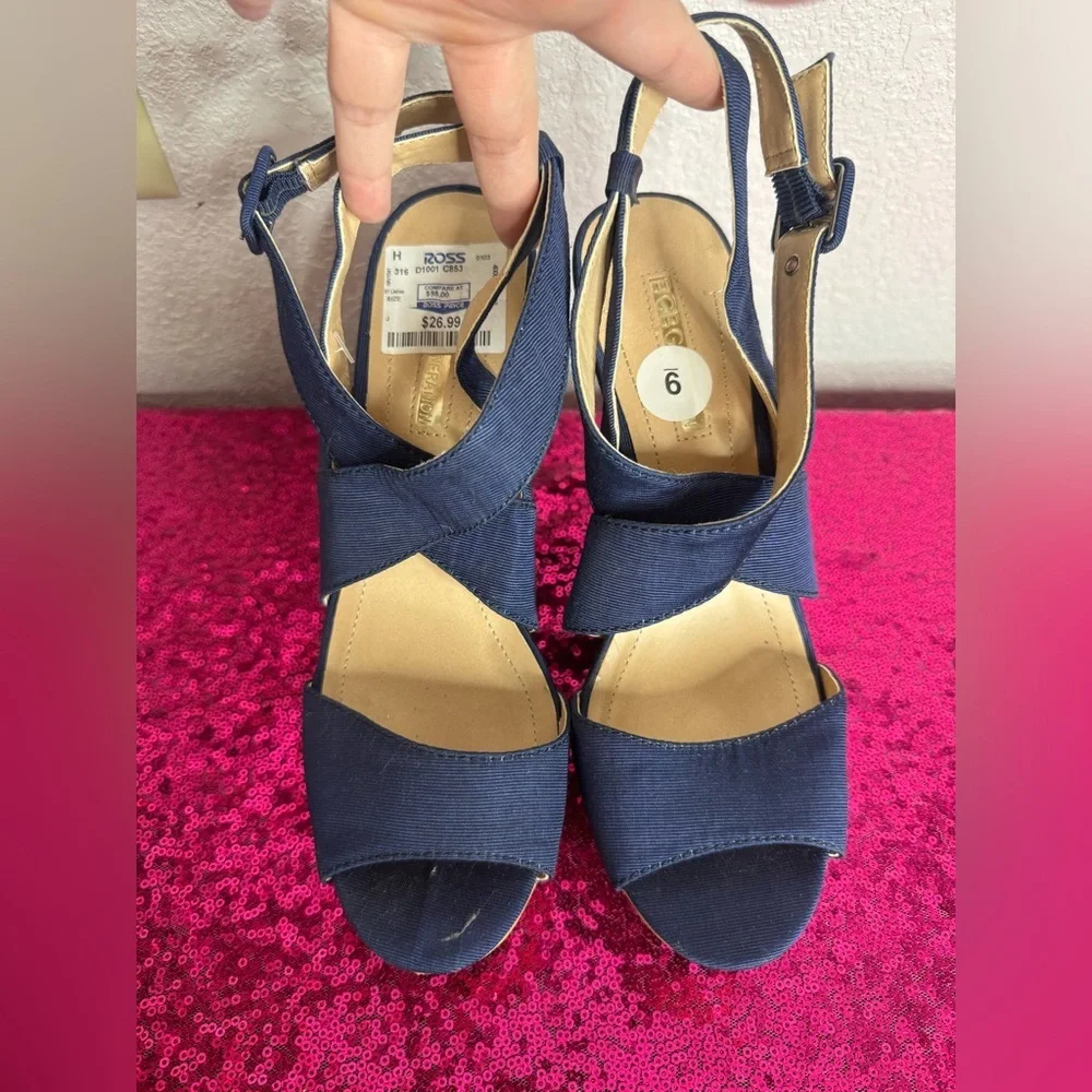 NEW w TAGS 🏷️ BCBG Women’s Navy Jean Crisscross Wedge Platforms (Size 9)